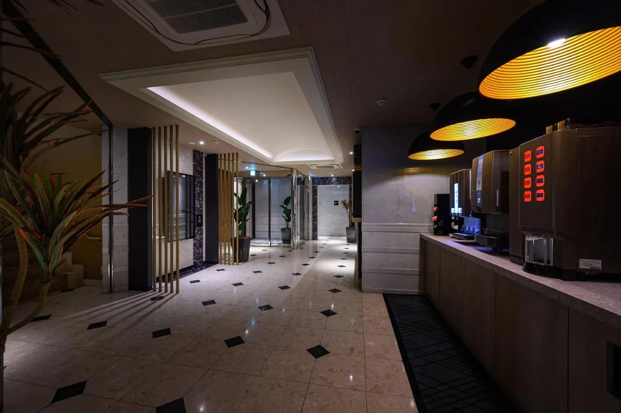 Hotel C.Kohoku 川崎町